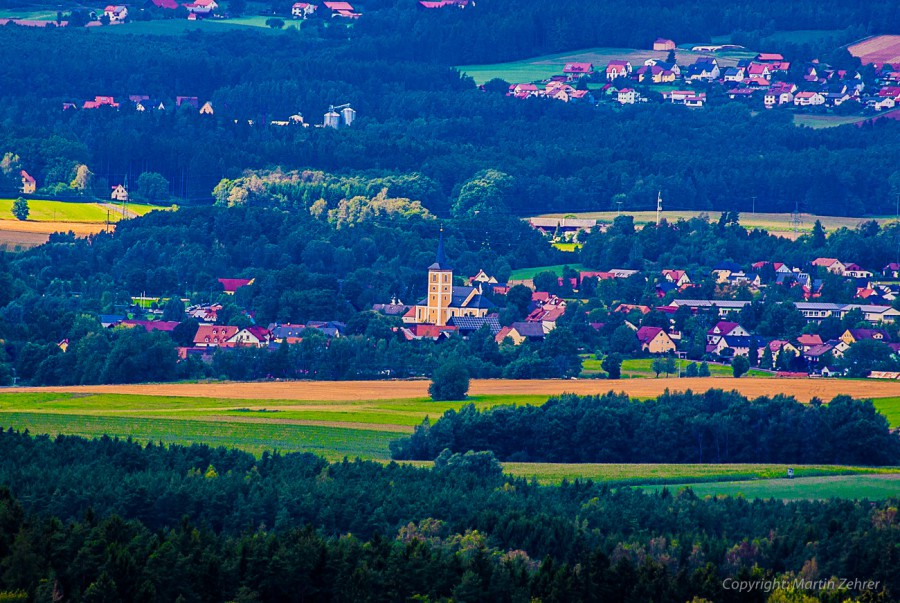 Foto: Martin Zehrer - Auf dem Schloßberg bei Waldeck in der Oberpfalz. Eine himmlische Aussicht in eine bezaubernde Landschaft. Wer hier noch nicht war, hat nur die halbe Oberpfalz gesehen. Un 